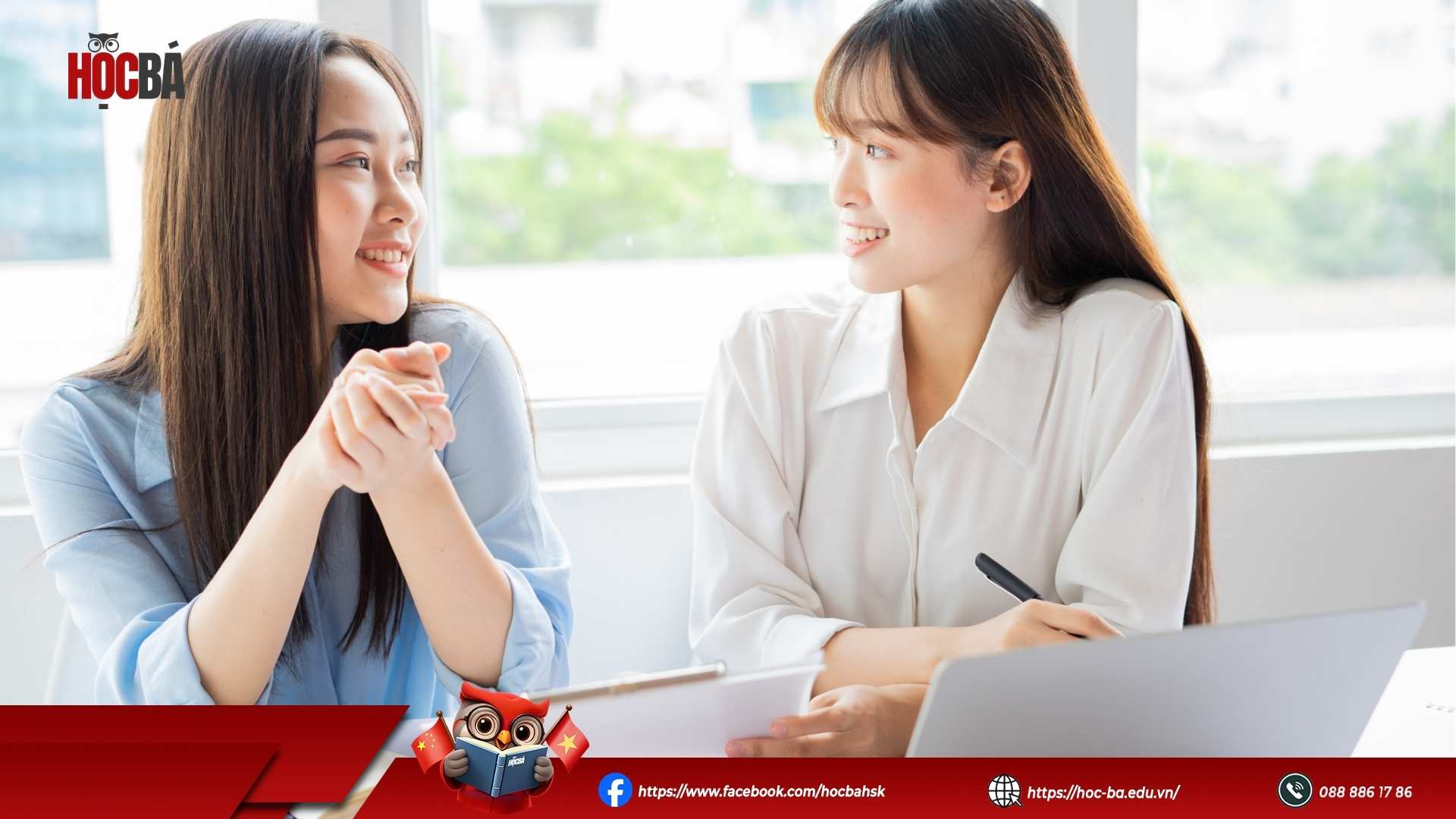 Đôi bạn luyện tập giao tiếp trước kì thi khẩu ngữ HSKK