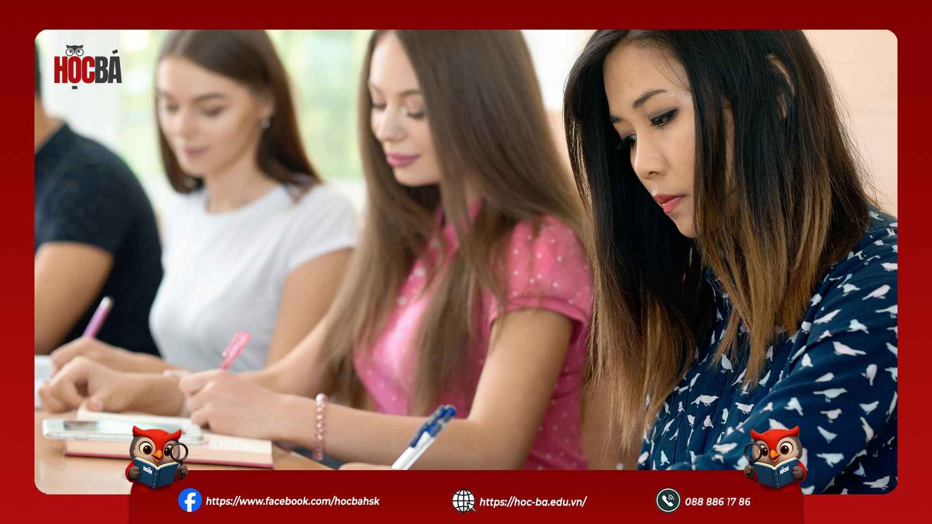 Nhóm học viên chăm chú ghi chép trong lớp học tiếng Trung tại Học Bá Education