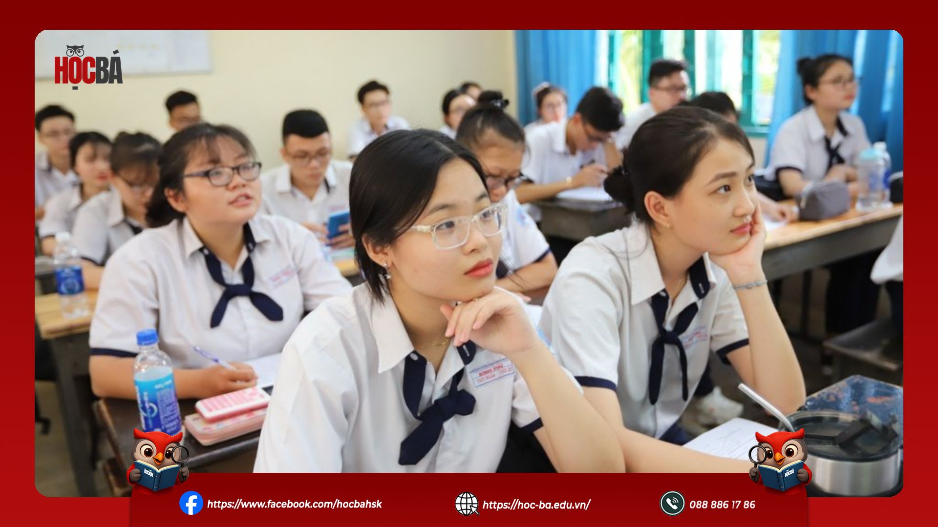 Học sinh mặc đồng phục đang chăm chú nghe giảng trong lớp học tiếng Trung HSK 3