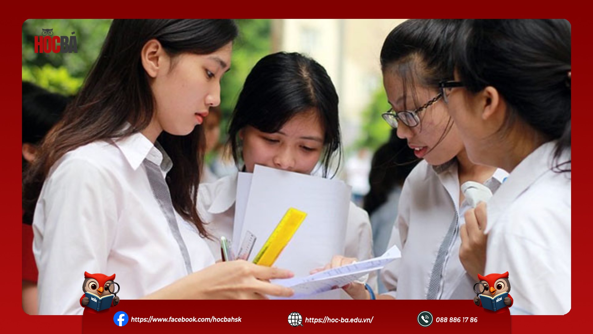 Nhóm học sinh đang kiểm tra quy chế đổi HSK 3 sang IELTS