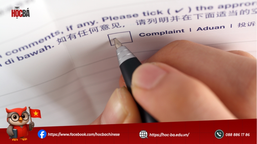 Học viên làm bài trắc nghiệm tiếng Trung, tích chọn đáp án, minh họa dạng bài đọc hiểu thường gặp trong đề thi HSK 3 xanh lá