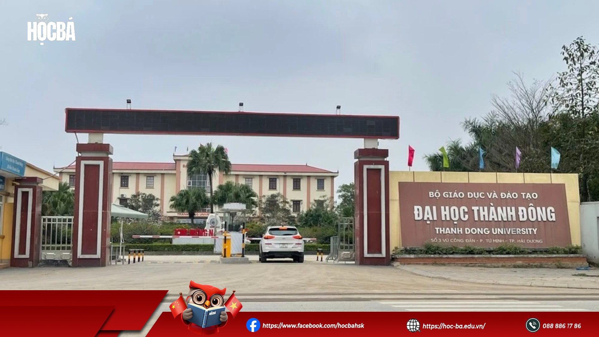 Cổng chính Đại học Thành Đông tại Hải Dương, bảng tên trường lớn, khuôn viên rộng và bảo vệ kiểm soát ra vào