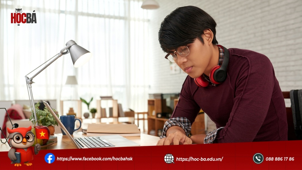 chàng trai đang học ngữ pháp hsk 5