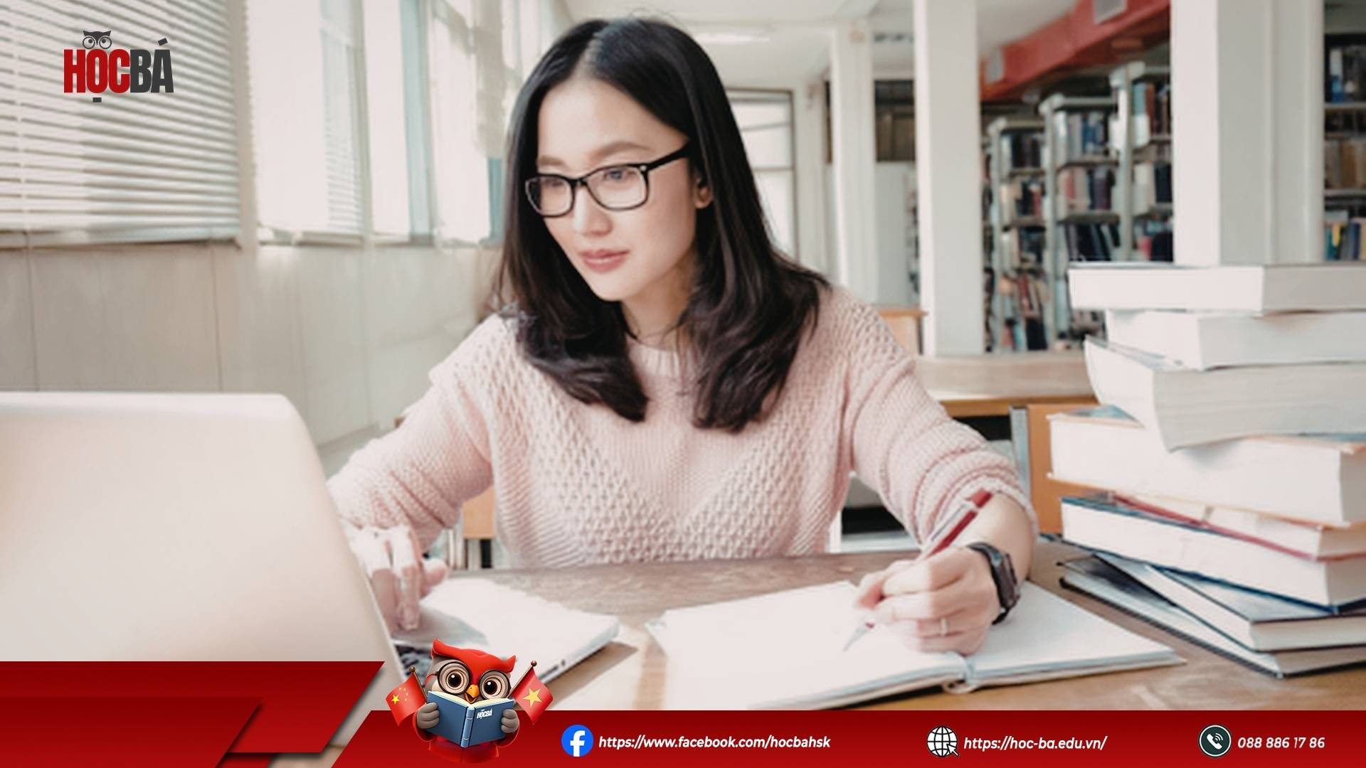 cô gái đang luyện đề đọc hiểu h51001